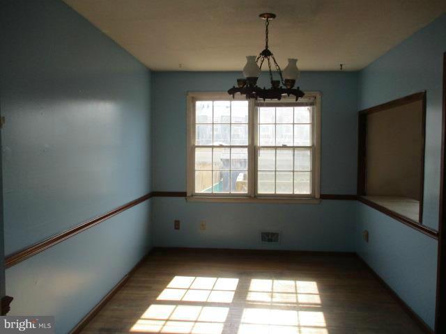 2106 Sunnythorn Road Baltimore, MD 21220 - Photo 4 of 22 Dining Room