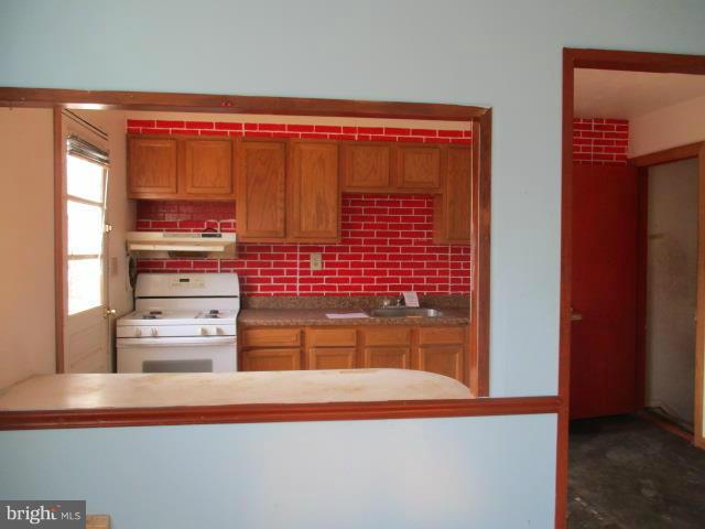 2106 Sunnythorn Road Baltimore, MD 21220 - Photo 5 of 22 Kitchen