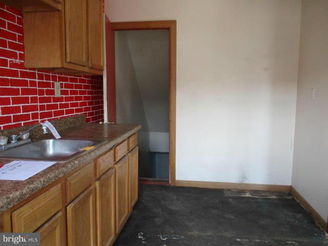 2106 Sunnythorn Road Baltimore, MD 21220 - Photo 7 of 22 Kitchen