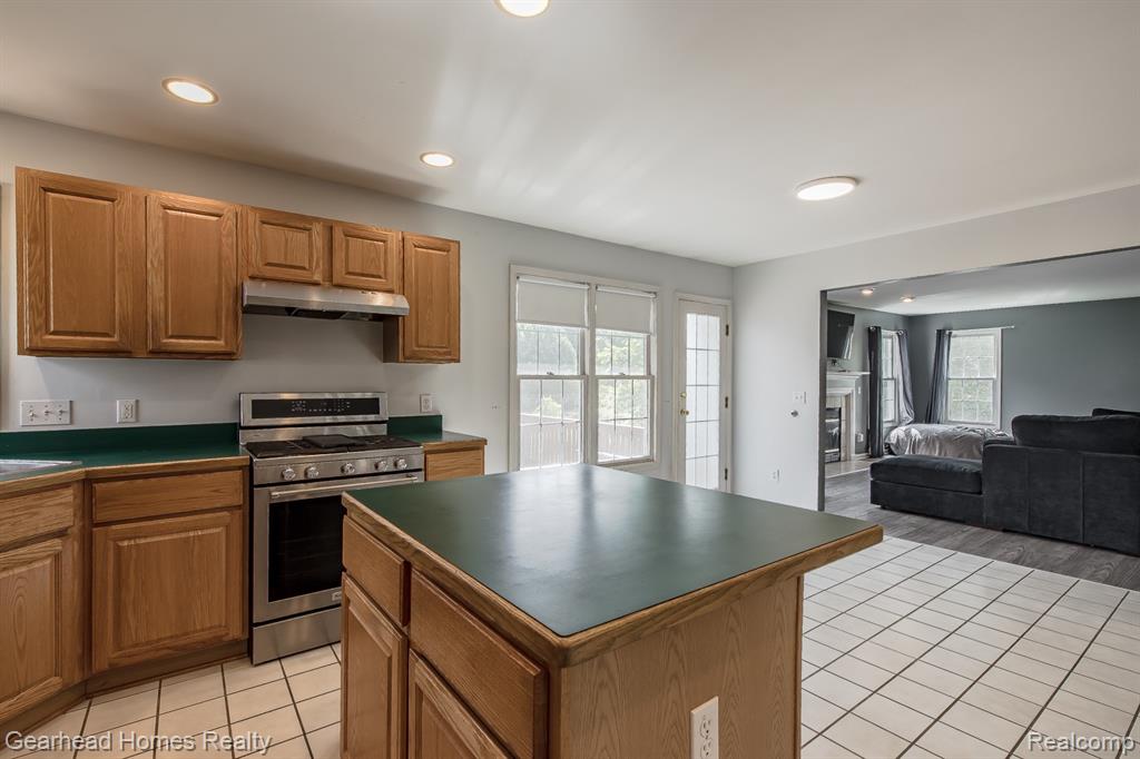 8088 Denton Hill Road Fenton, MI 48430 - Photo 9 of 56