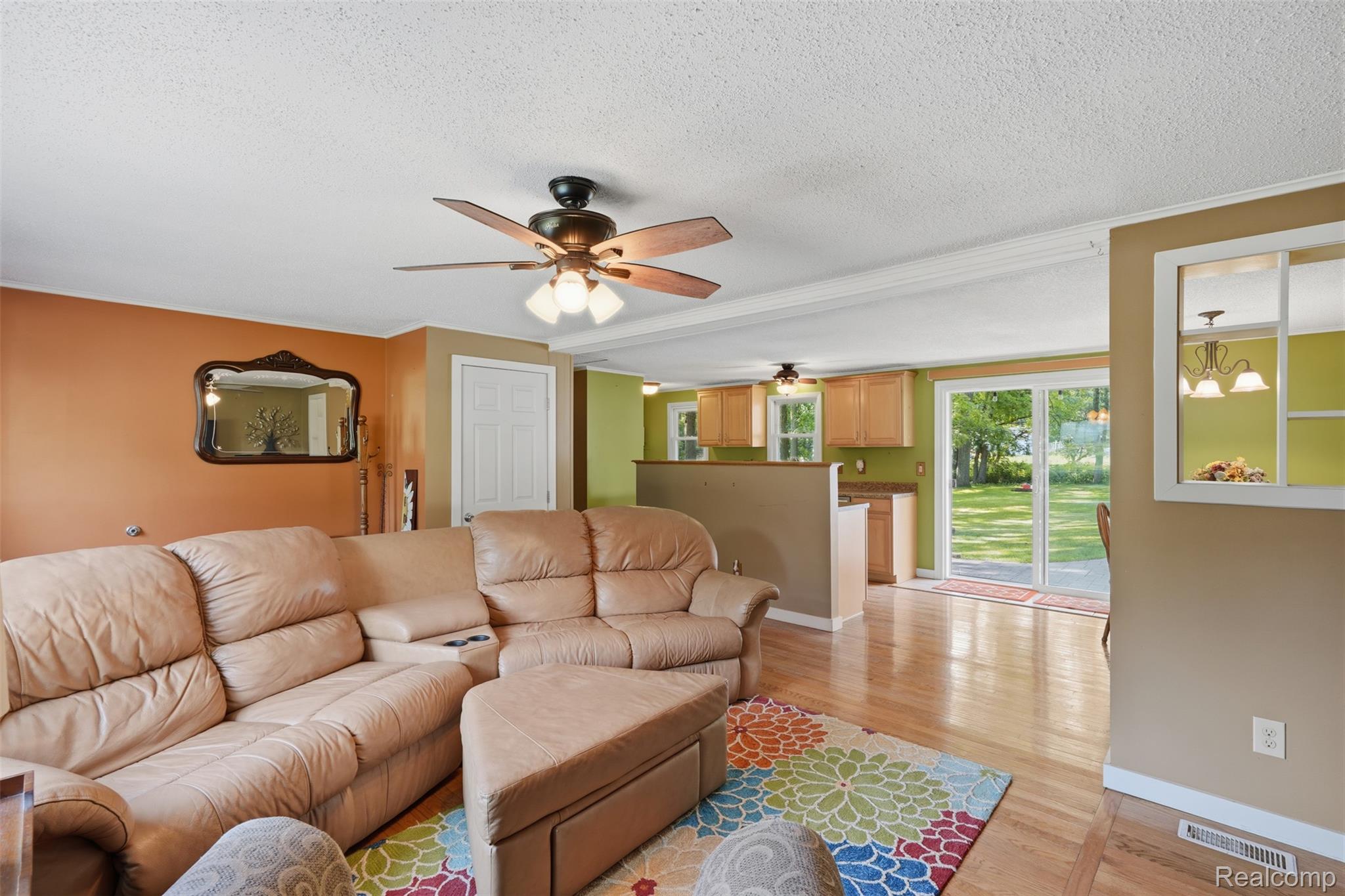 608 Snyder Road Highland, MI 48357 - Photo 5 of 22 Living Room