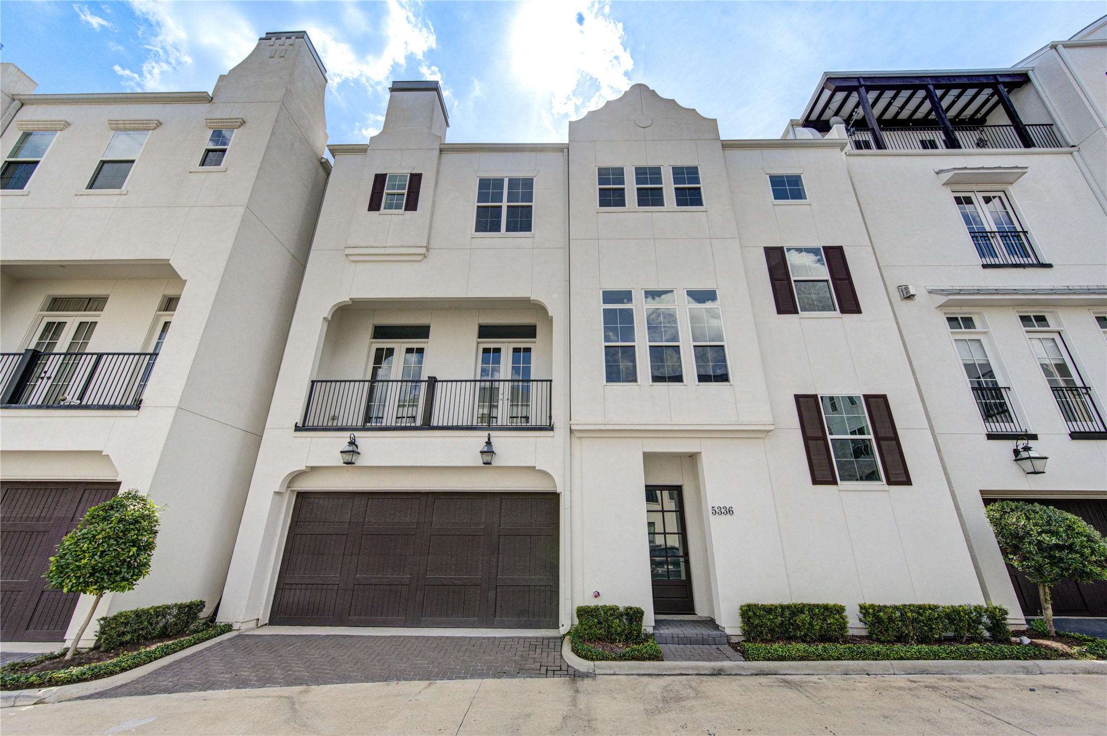 5336 Chandler Street Houston, TX 77007 - Photo 2 of 35 Gorgeous inside & out!