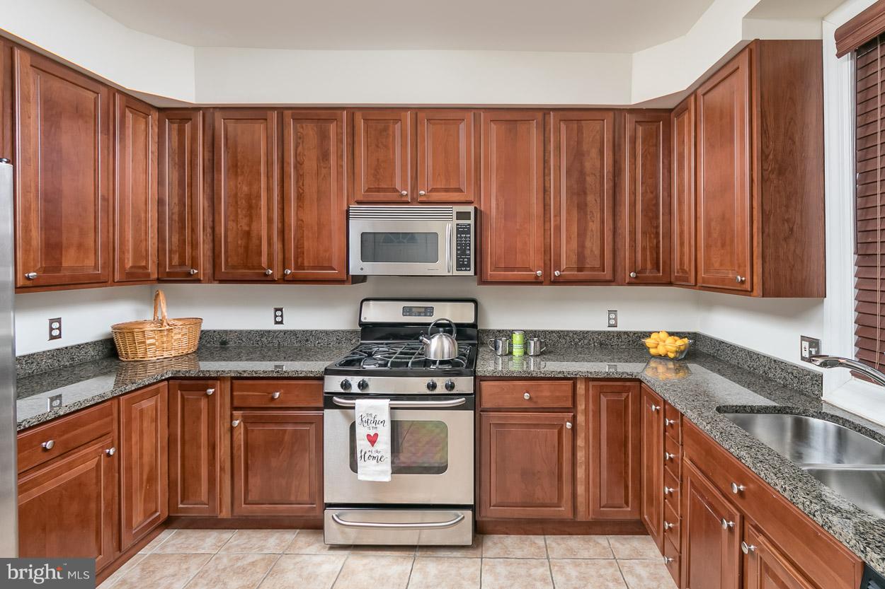 2501 Allendale Road Baltimore, MD 21216 - Photo 7 of 30 AMPLE CABINET SPACE