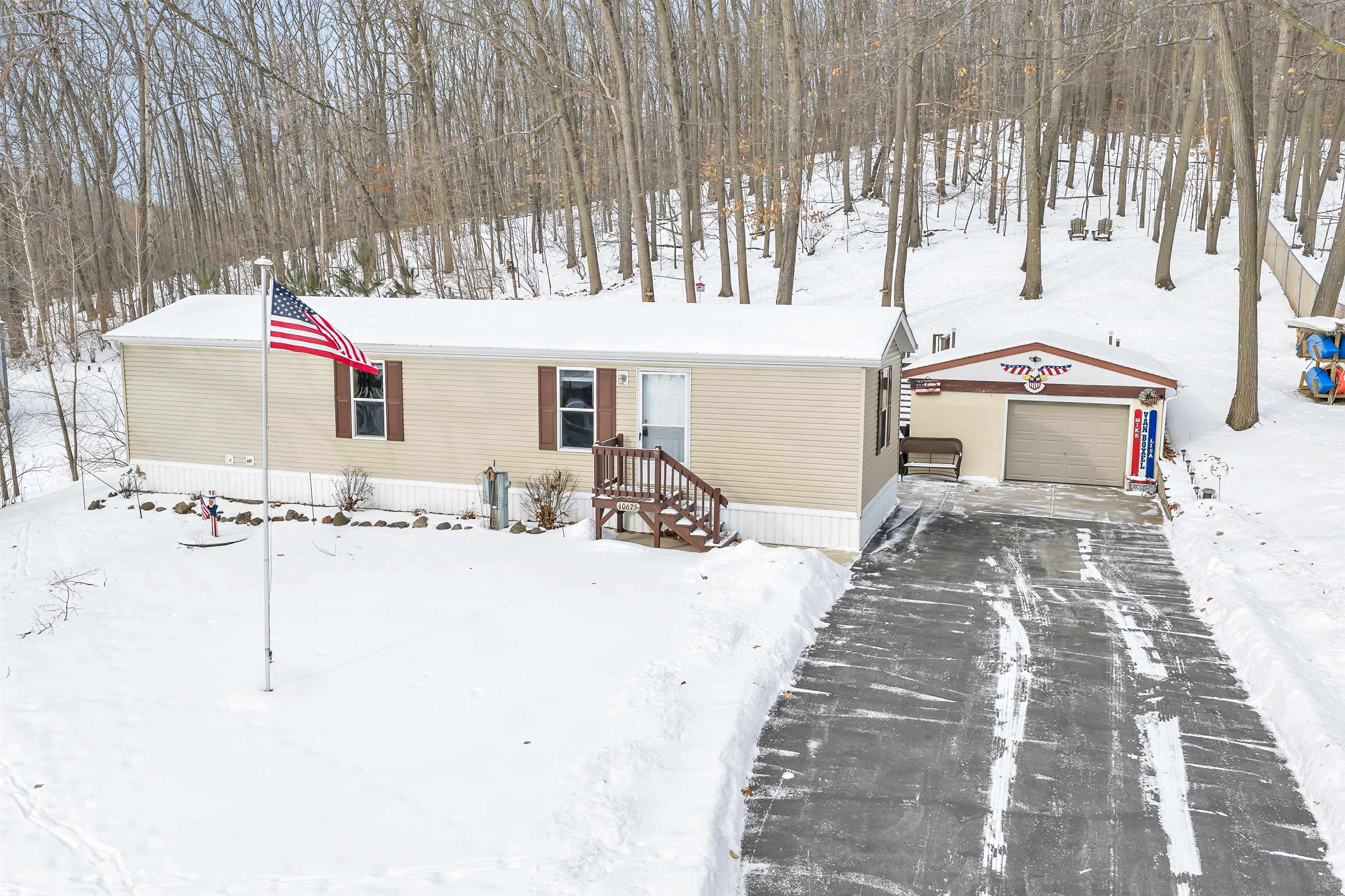 10675 West Rost Lake Road Coleman, WI 54112 - Photo 2 of 30