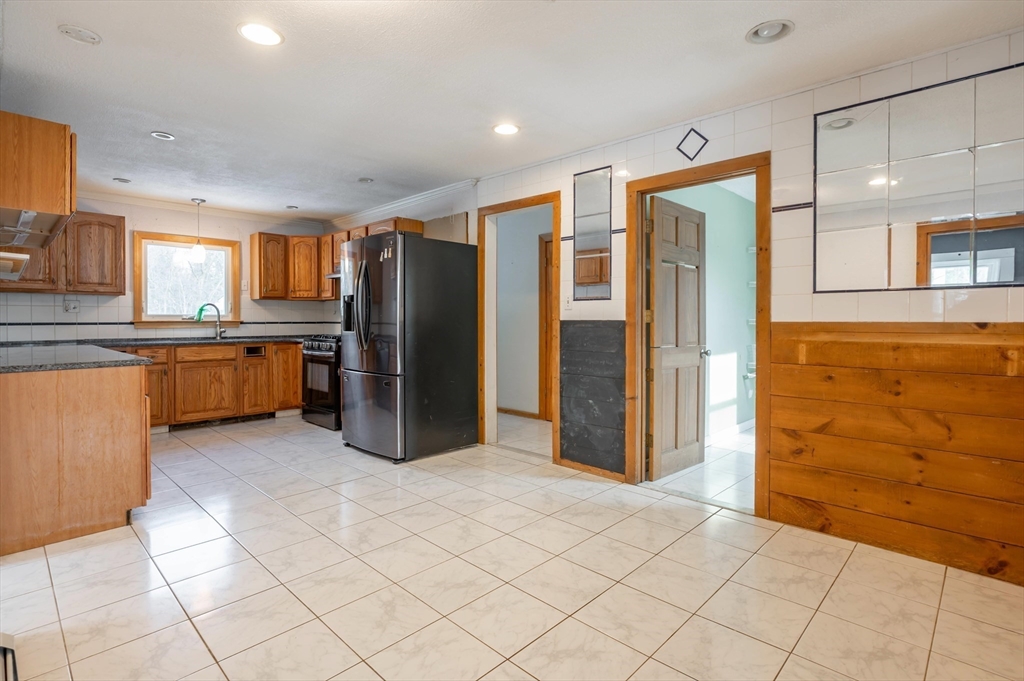 39 Sycamore Lane Billerica, MA 01821 - Photo 3 of 42