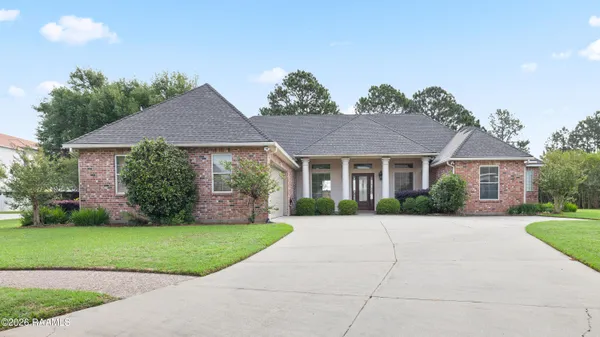 $635,000 | 104 La Quinta Circle, Broussard, LA 70518