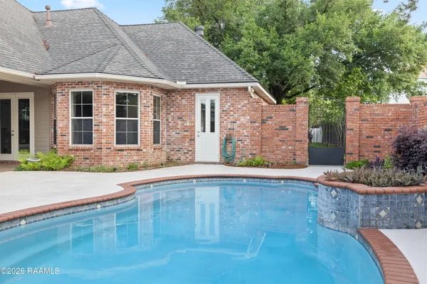 $635,000 | 104 La Quinta Circle, Broussard, LA 70518