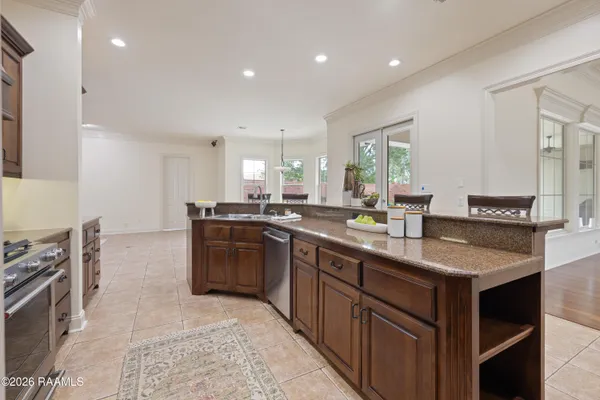 $635,000 | 104 La Quinta Circle, Broussard, LA 70518