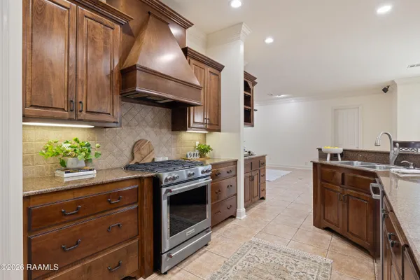 $635,000 | 104 La Quinta Circle, Broussard, LA 70518