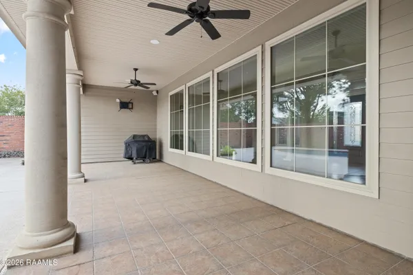 $635,000 | 104 La Quinta Circle, Broussard, LA 70518