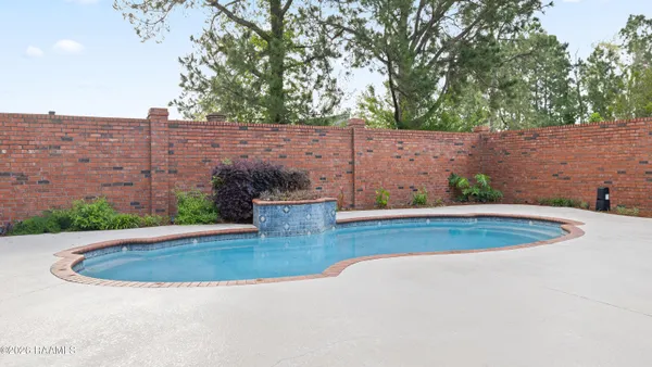 $635,000 | 104 La Quinta Circle, Broussard, LA 70518