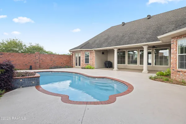$635,000 | 104 La Quinta Circle, Broussard, LA 70518
