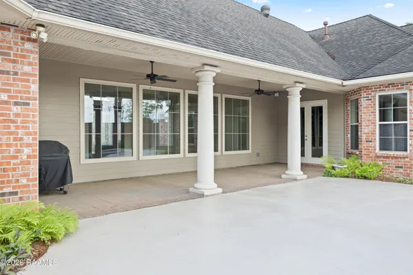 $635,000 | 104 La Quinta Circle, Broussard, LA 70518