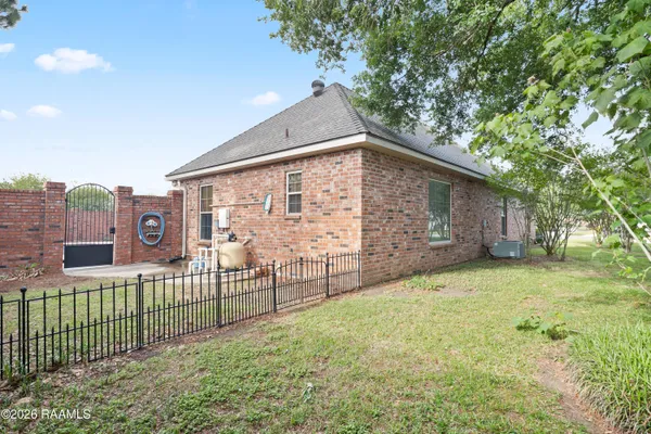 $635,000 | 104 La Quinta Circle, Broussard, LA 70518