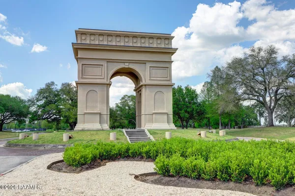 $635,000 | 104 La Quinta Circle, Broussard, LA 70518