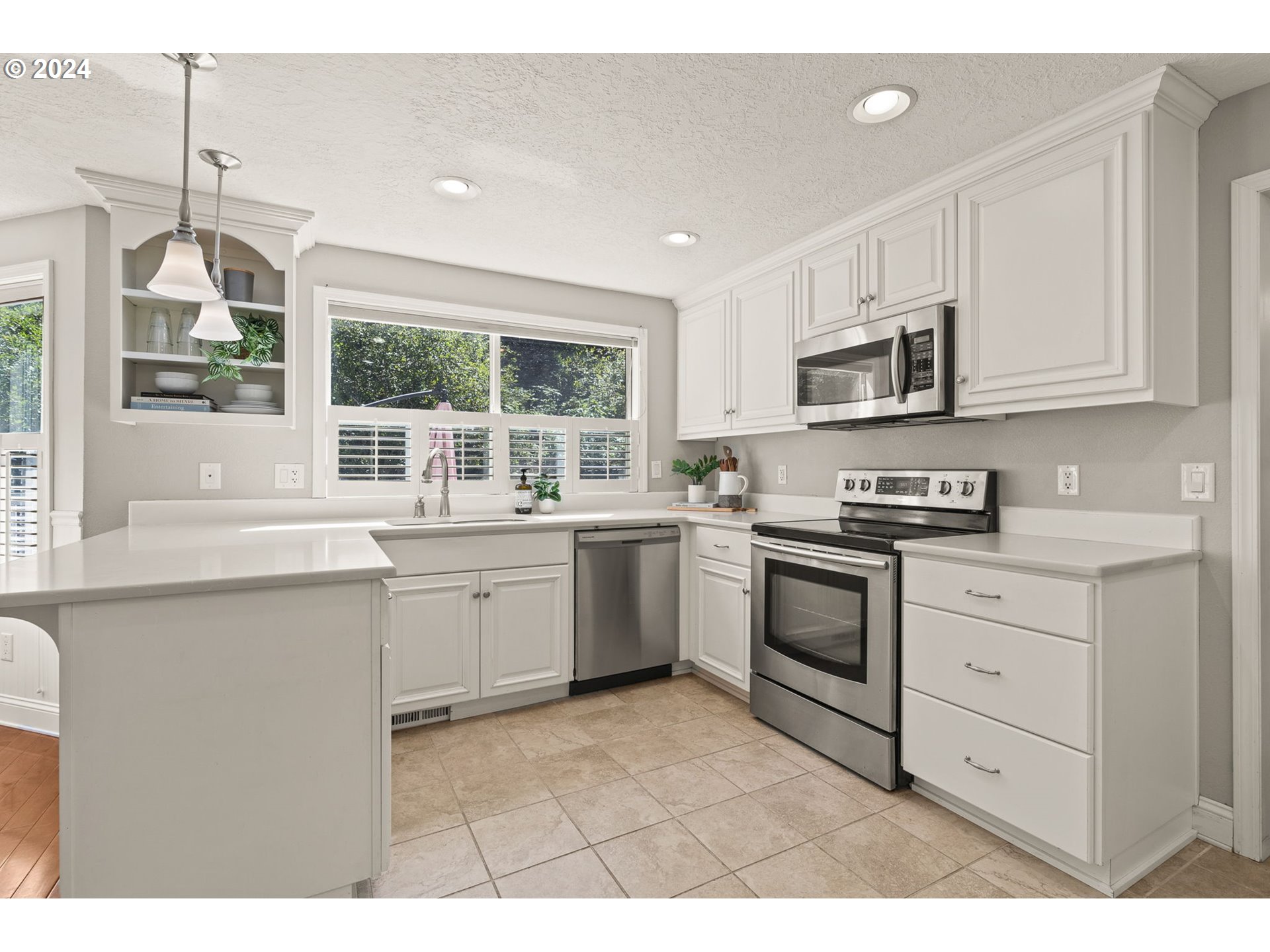 1406 Southeast Condor Place Gresham, OR 97080 - Photo 13 of 34