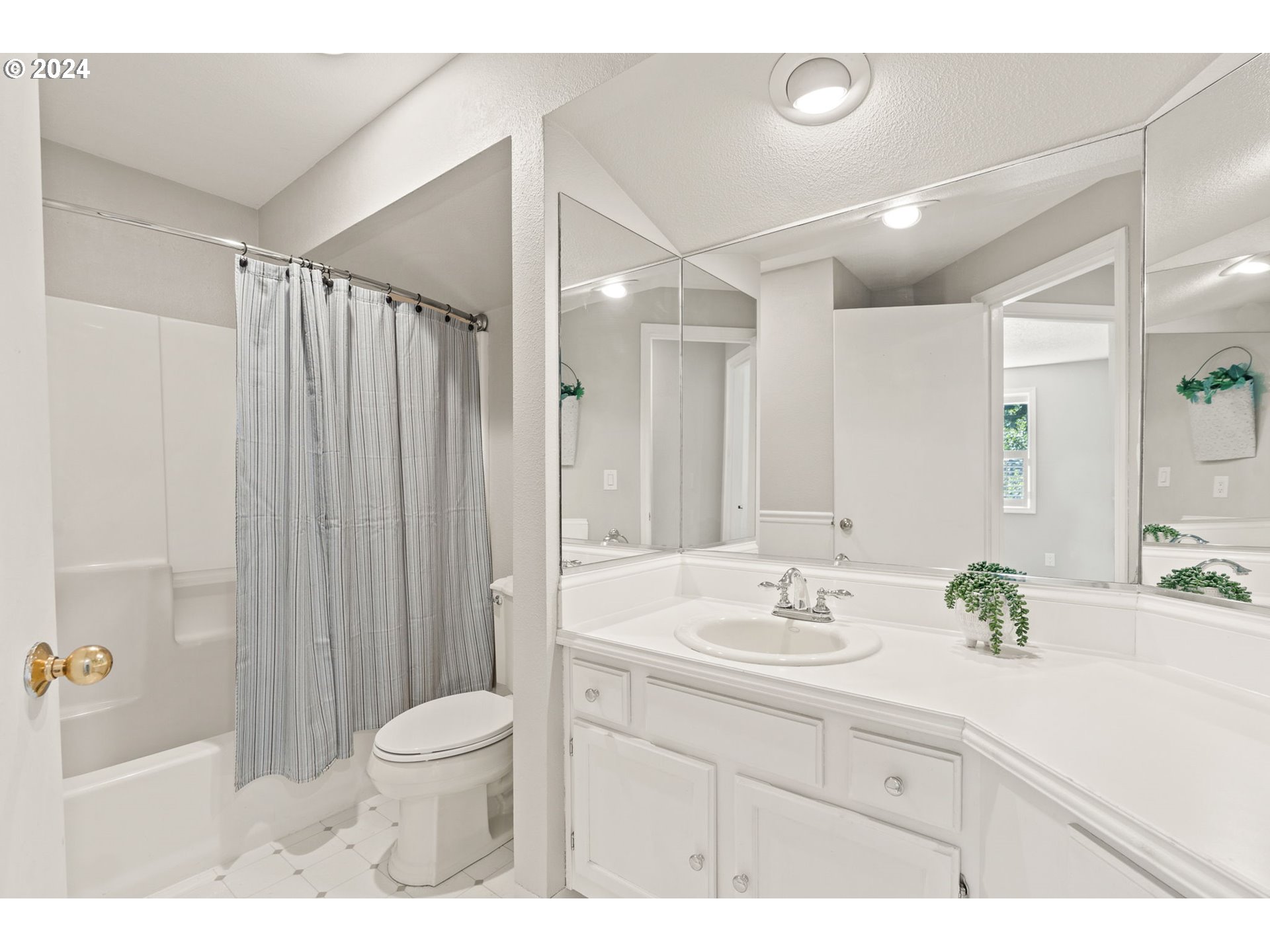 1406 Southeast Condor Place Gresham, OR 97080 - Photo 25 of 34