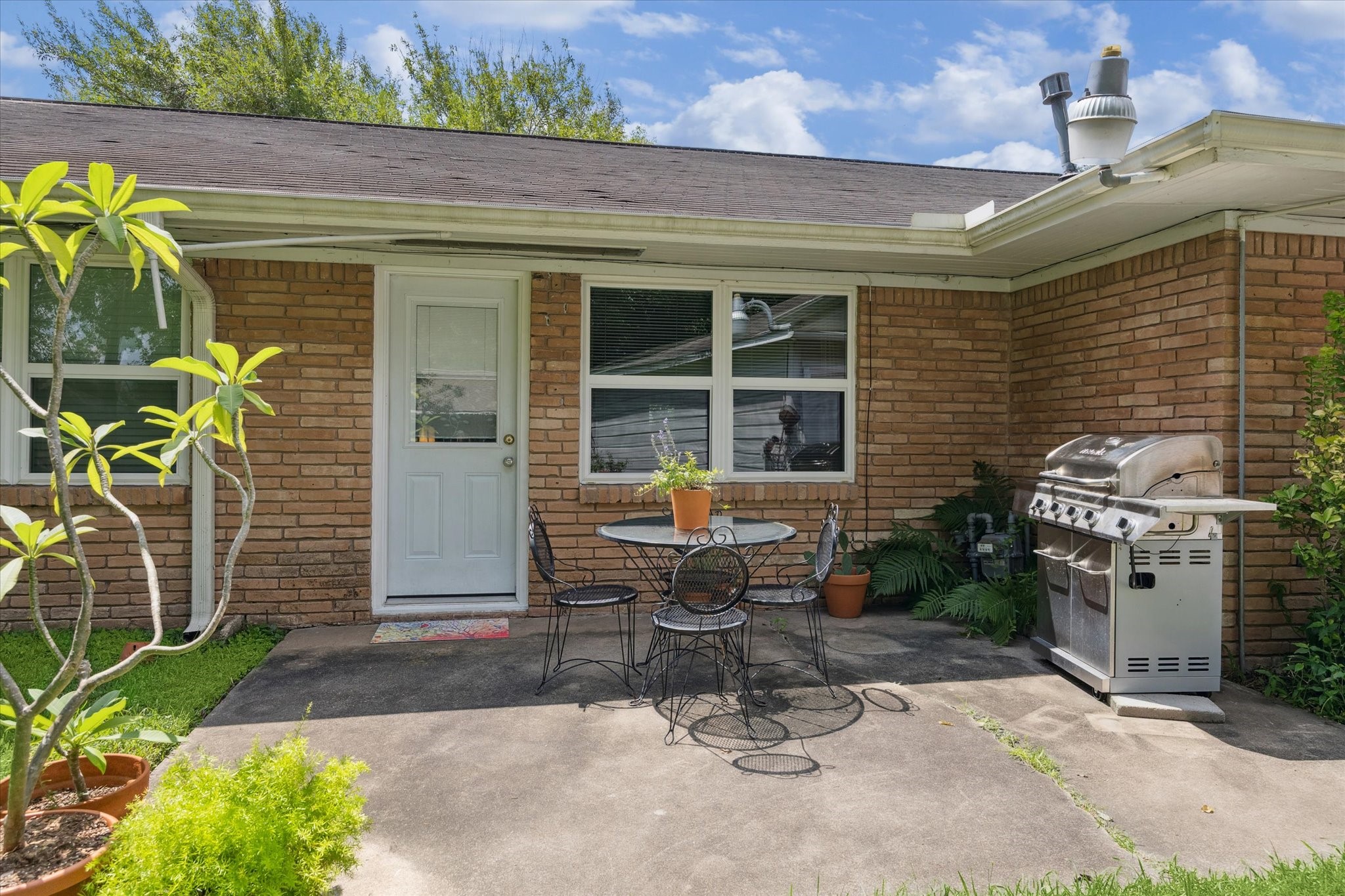 5114 Kinglet Street Houston, TX 77035 - Photo 18 of 20 a view of backyard with outdoor seating and plants