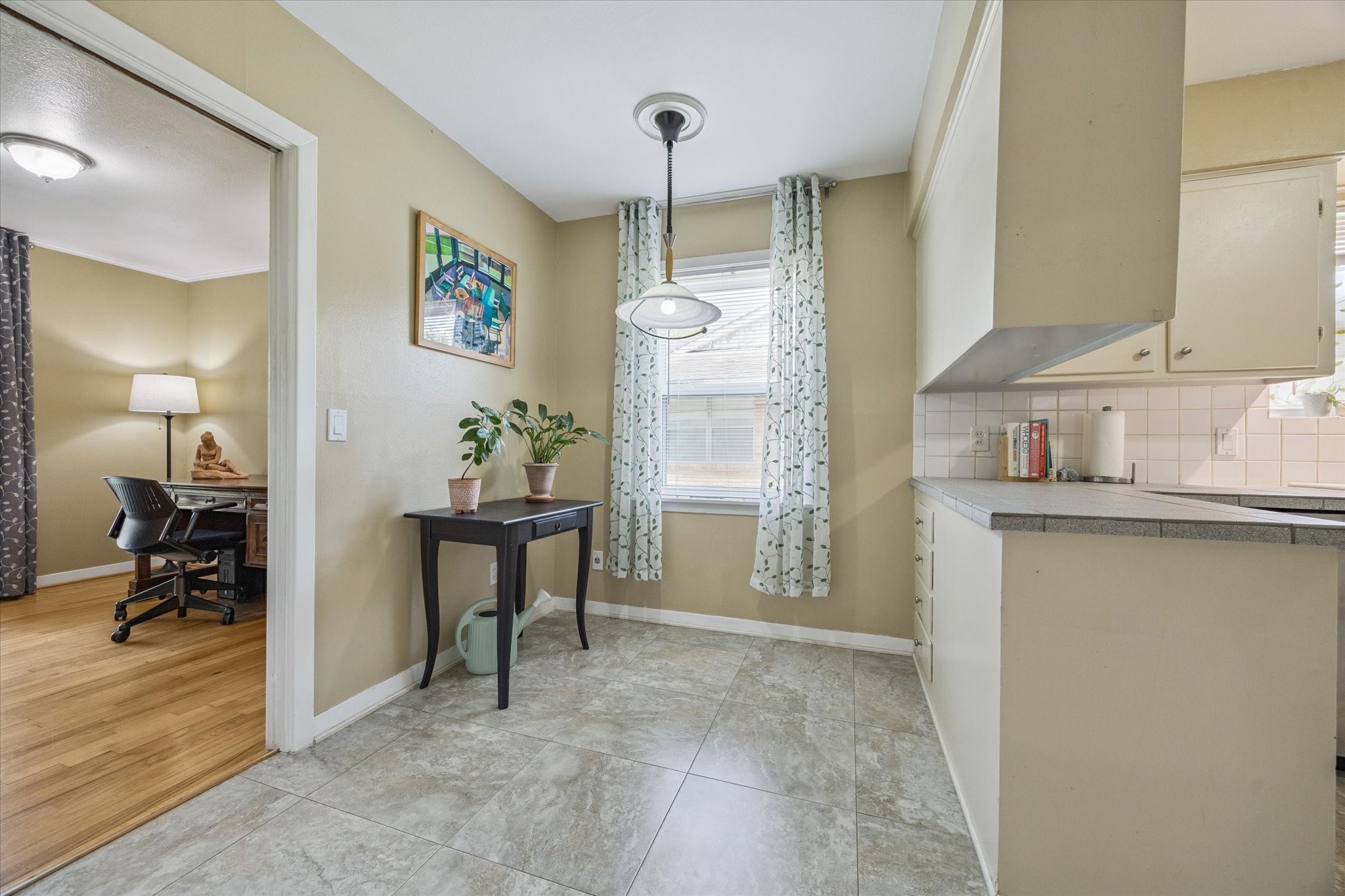5114 Kinglet Street Houston, TX 77035 - Photo 9 of 20 a view of a hallway with furniture and a window