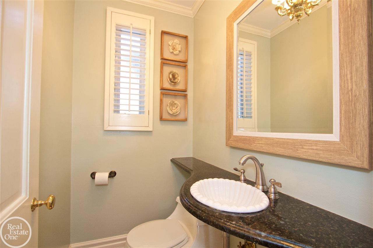 1147 Harvard Road Grosse Pointe, MI 48230 - Photo 8 of 48 31342989-7.JPG