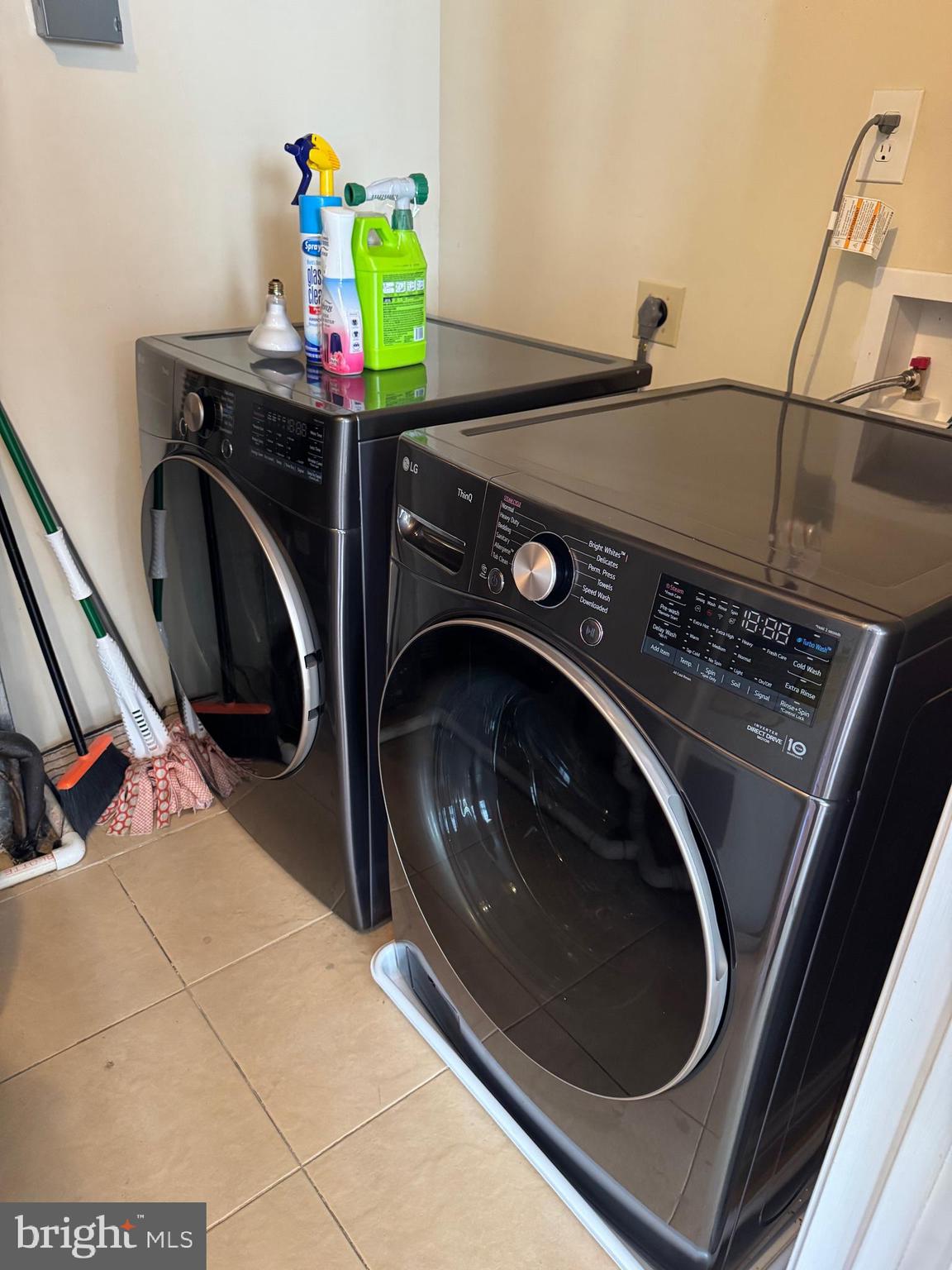2239 Ridge Place Southeast Washington, DC 20020 - Photo 9 of 44 a utility room with dryer and washer