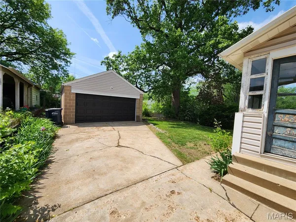 $374,900 | 7416 Nottingham Avenue, St. Louis, MO 63119