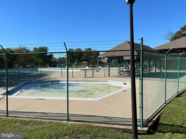 $1,800 | 18336 Streamside Drive, Unit 304, Gaithersburg, MD 20879