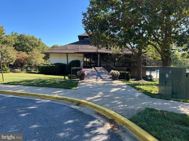 $1,800 | 18336 Streamside Drive, Unit 304, Gaithersburg, MD 20879