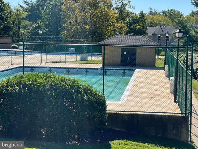 $1,800 | 18336 Streamside Drive, Unit 304, Gaithersburg, MD 20879