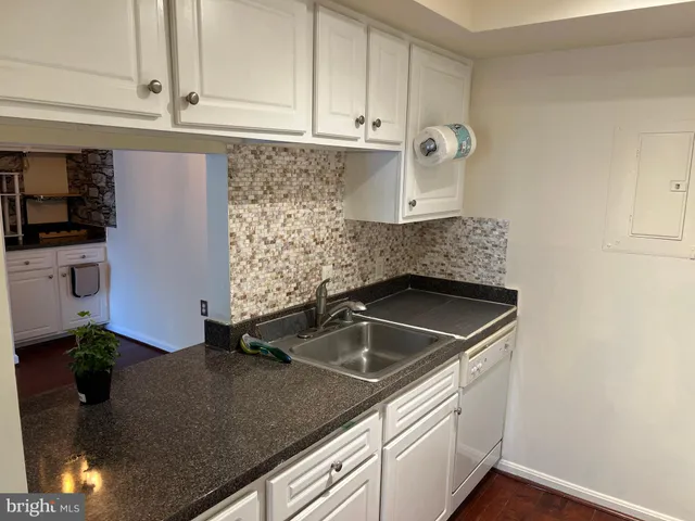 $1,800 | 18336 Streamside Drive, Unit 304, Gaithersburg, MD 20879