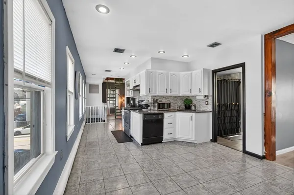 $562,300 | 508-510 Lakeview Avenue, Lowell, MA 01850