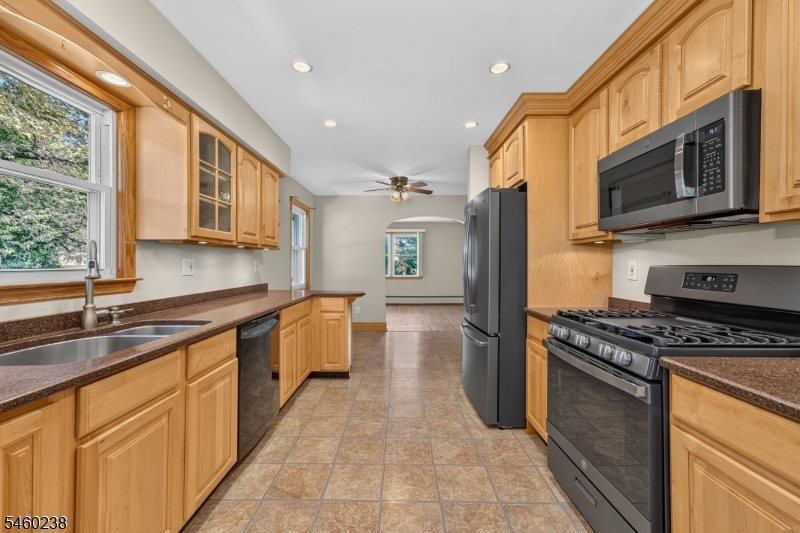 12 Raritan Avenue Flemington, NJ 08822 - Photo 4 of 22 Gallery Image 4