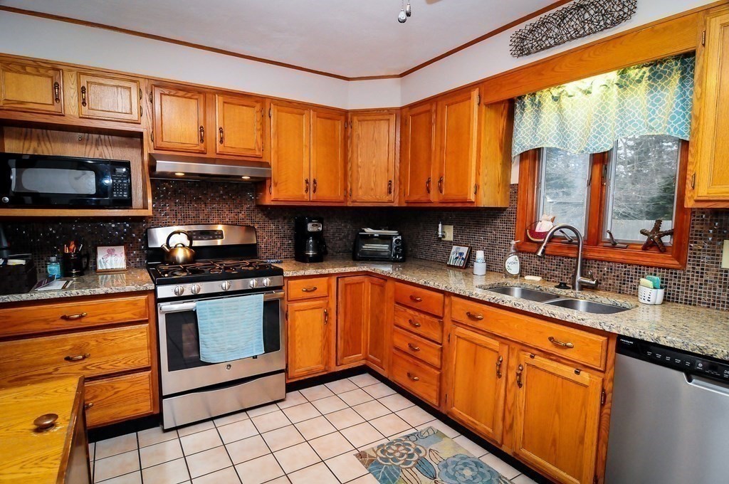 90 Woodcrest Road Springfield, MA 01129 - Photo 10 of 38