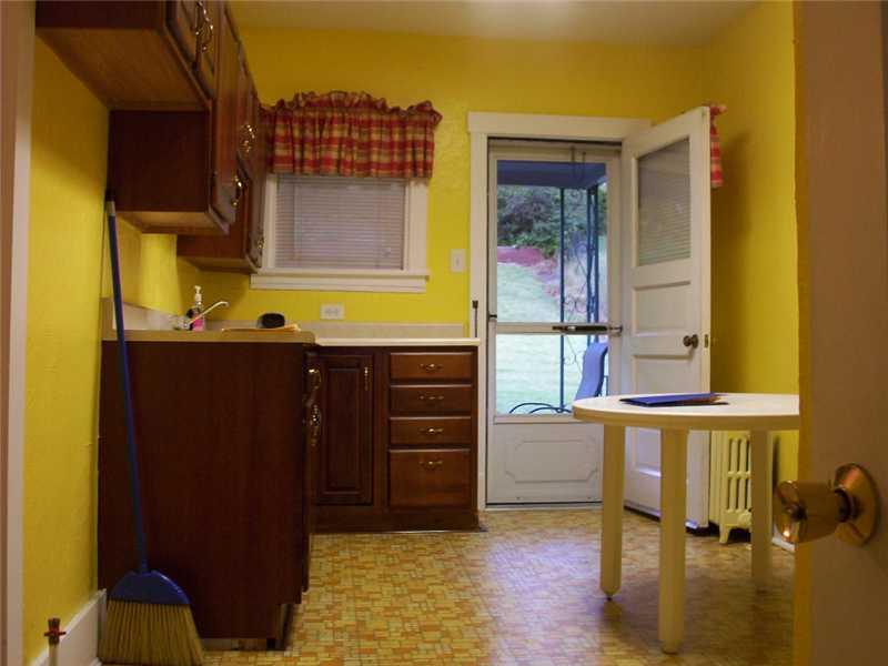 4038 Franklin Road Observatory Hill, PA 15214 - Photo 6 of 10 Kitchen.