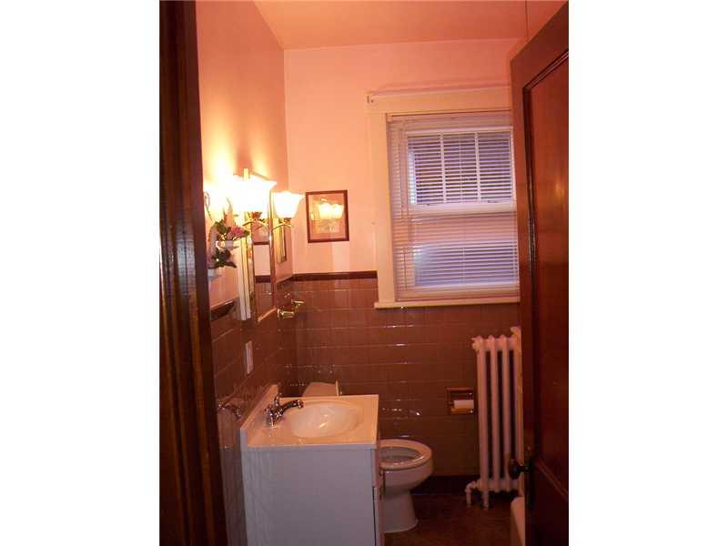 4038 Franklin Road Observatory Hill, PA 15214 - Photo 10 of 10 Full Bath.