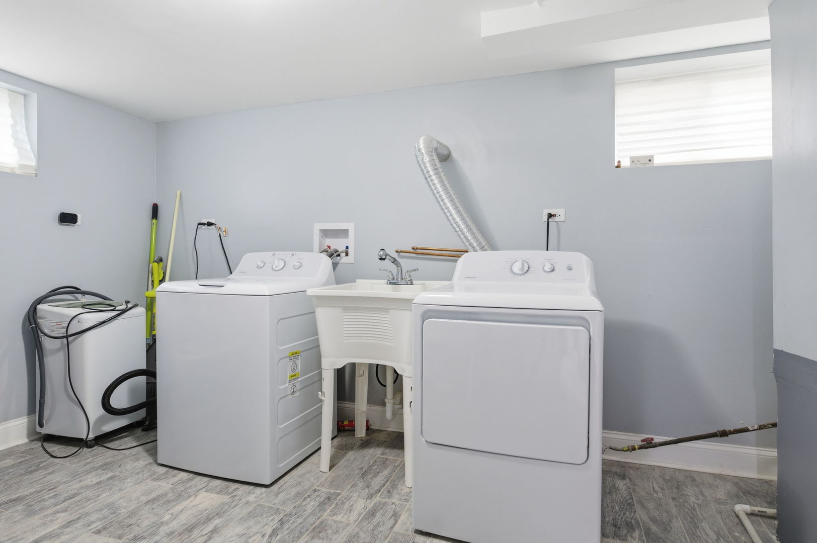 1036 West 105th Street Chicago, IL 60643 - Photo 23 of 30 a utility room with dryer and washer