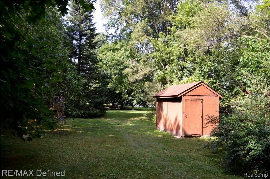 3376 Gregory Road Lake Orion, MI 48359 - Photo 19 of 21 19.jpg