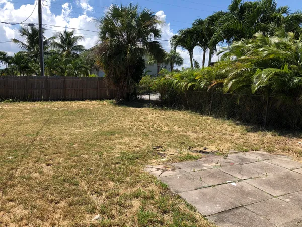 $1,450 | 715 South J Street, Lake Worth Beach, FL 33460