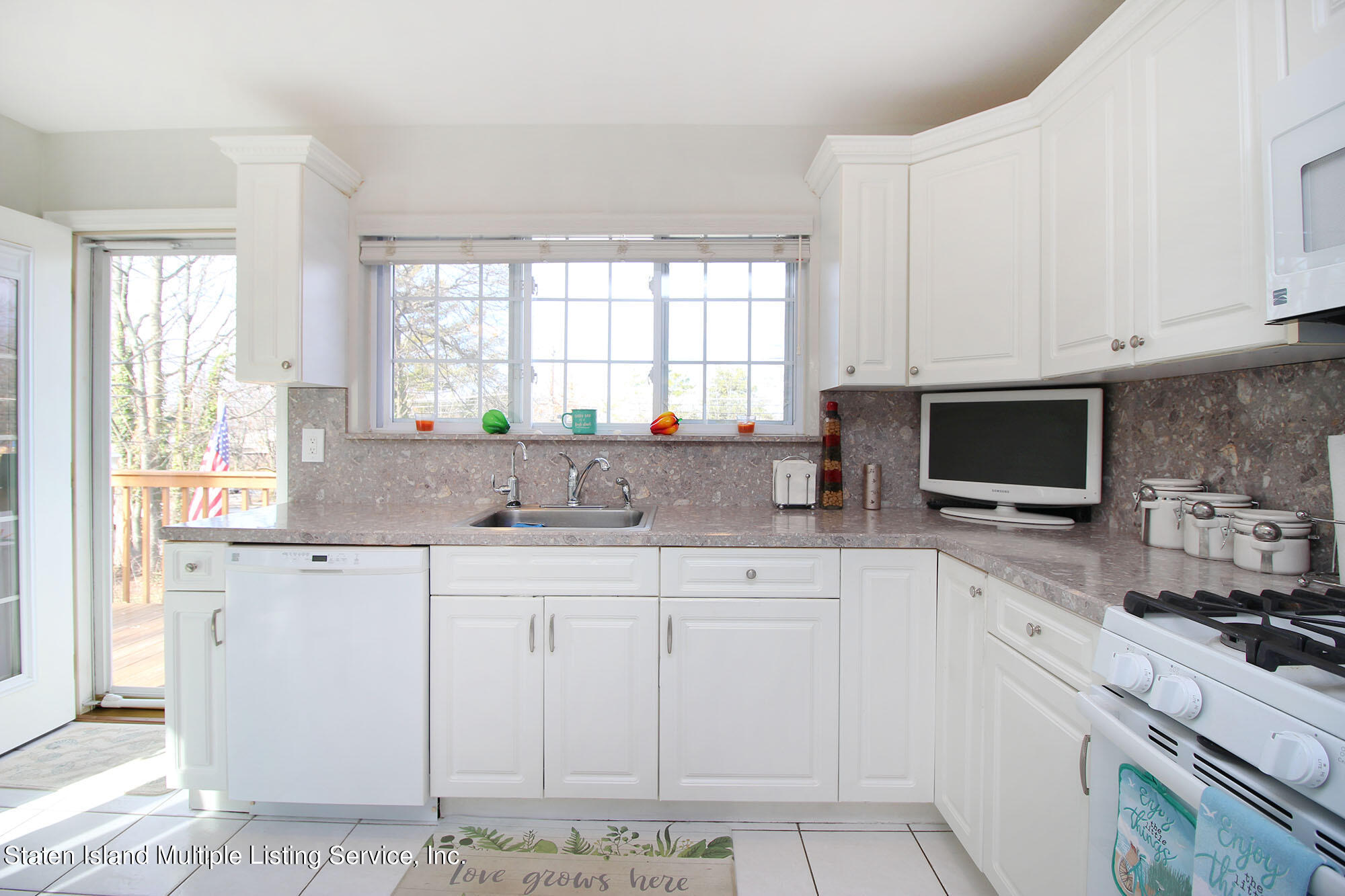 4732 Amboy Road Staten Island, NY 10312 - Photo 9 of 32 IMG_6987