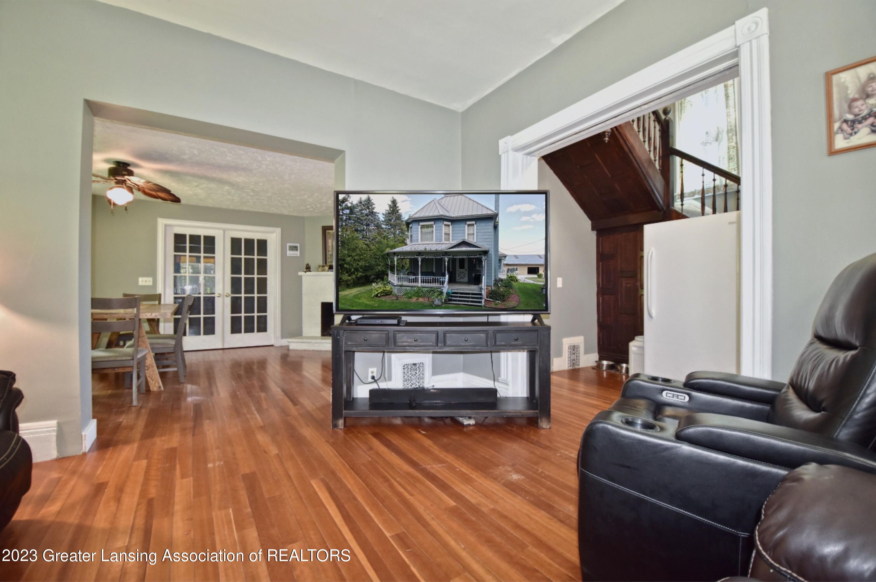 105 East Columbia Road Mason, MI 48854 - Photo 12 of 49 Living Room
