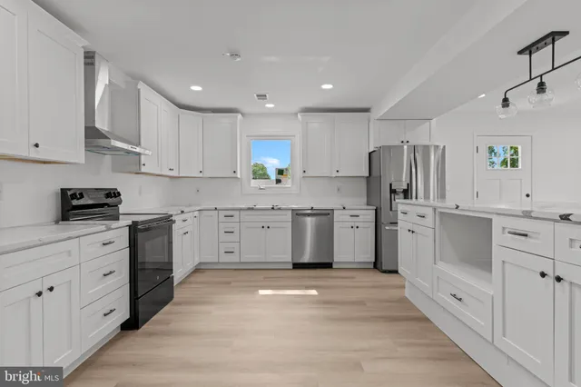 $650,000 | 35 Thimbleberry Lane, Levittown, PA 19054