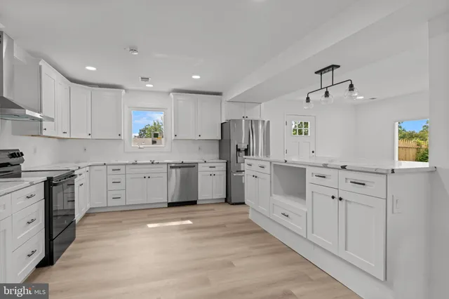 $650,000 | 35 Thimbleberry Lane, Levittown, PA 19054