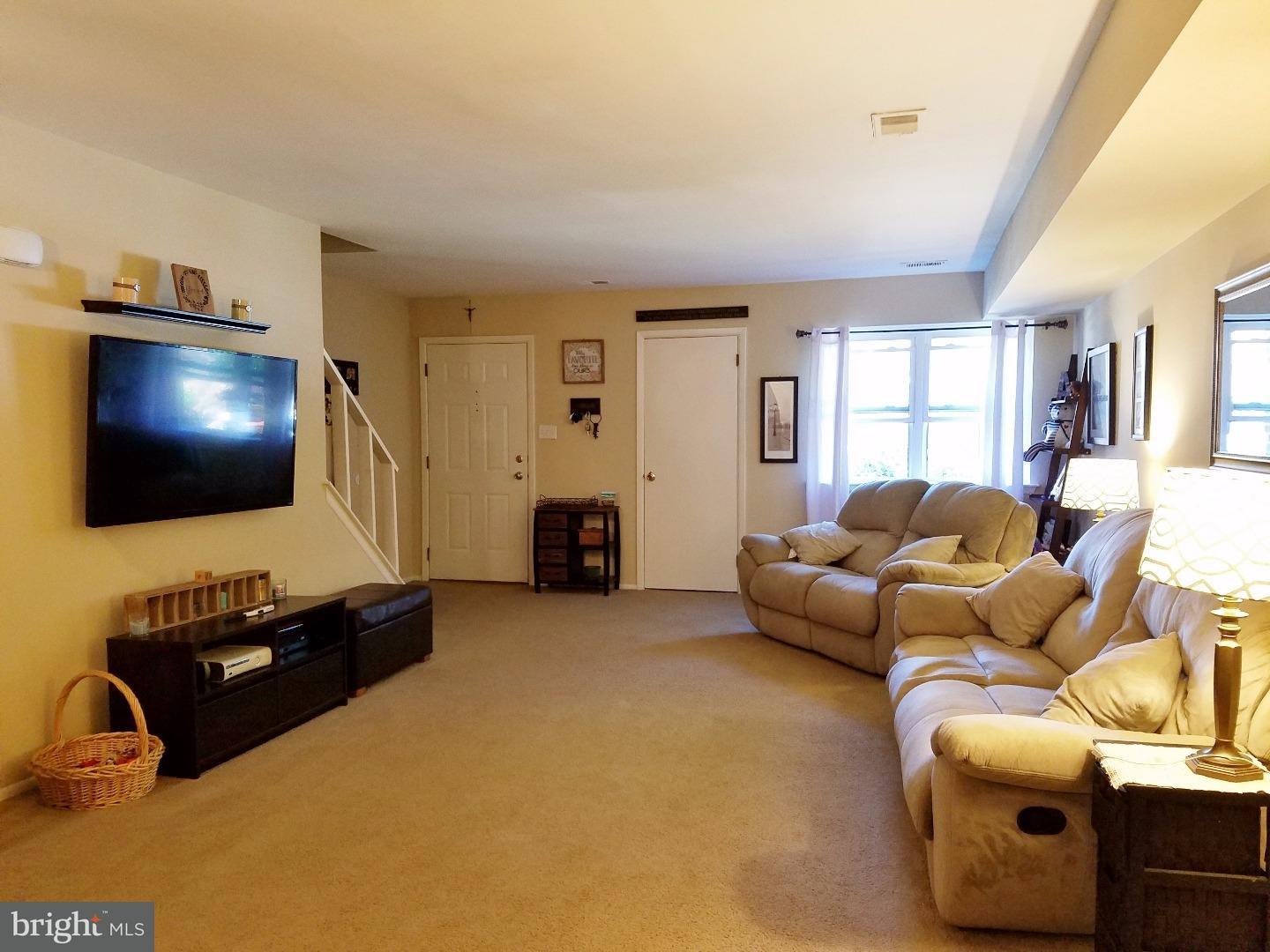 20 Markel Road Malvern, PA 19355 - Photo 5 of 25 Living Room