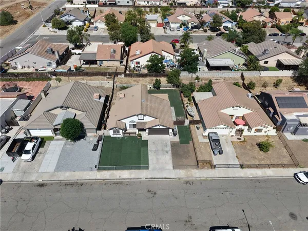 $2,800 | 834 Shana Court, Perris, CA 92570
