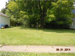 135 Greencroft Road Bedford, OH 44146 - Photo 3 of 3