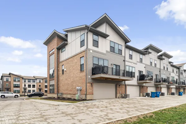 $2,995 | 661 Golborne Street, Carmel, IN 46032