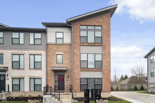 $2,995 | 661 Golborne Street, Carmel, IN 46032