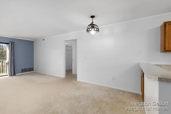 $169,900 | 3280 Devonwood Hills Northeast, Unit 6, Grand Rapids, MI 49525