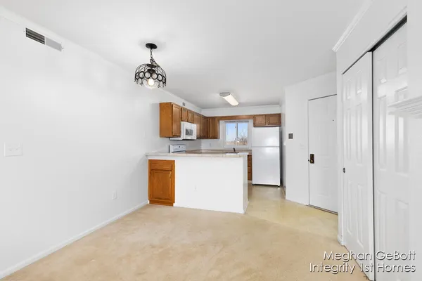 $169,900 | 3280 Devonwood Hills Northeast, Unit 6, Grand Rapids, MI 49525