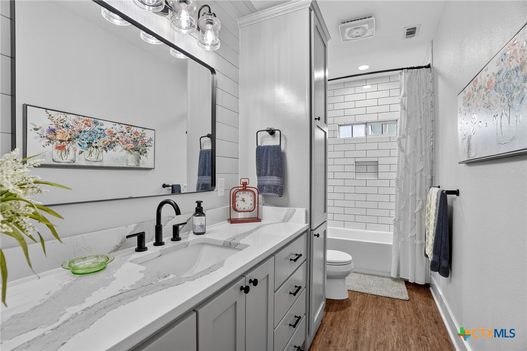 1899 Sunflower Trail Luling, TX 78648 - Photo 20 of 48 Spacious guest bathroom.